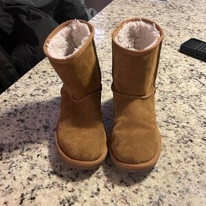 Kookaburra by Ugg Brown boots size youth 5